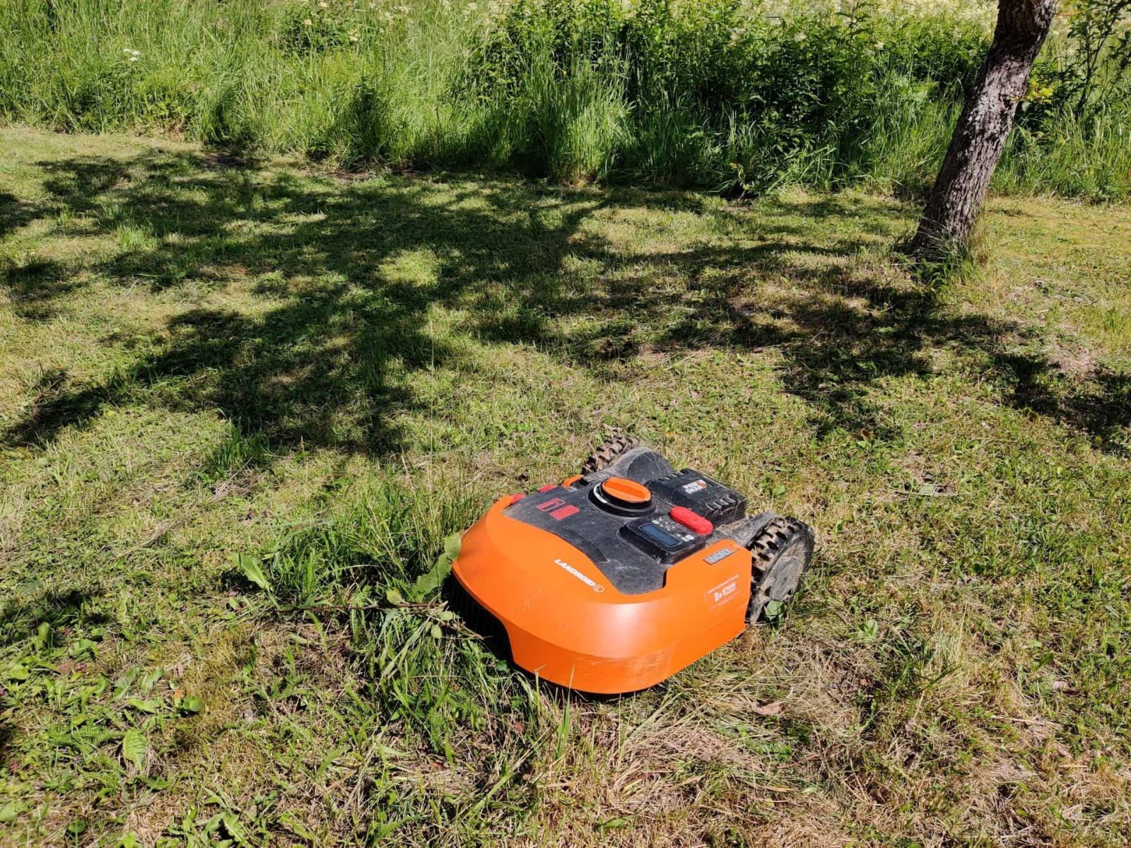 Cover image for Worx Landroid L2000 (WR155E) - an honest review